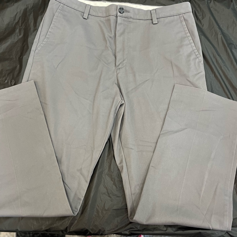 Dockers Men's Light Gray Chinos